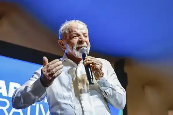 Lula gasta bilhões em bondades, mas pesquisas não melhoram
