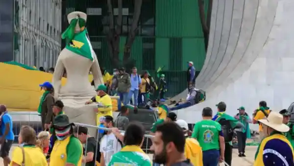STF dá 14 anos a empresário por Pix de R$ 500