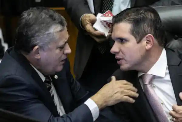 Guimarães assume SRI com três pautas travadas no Congresso