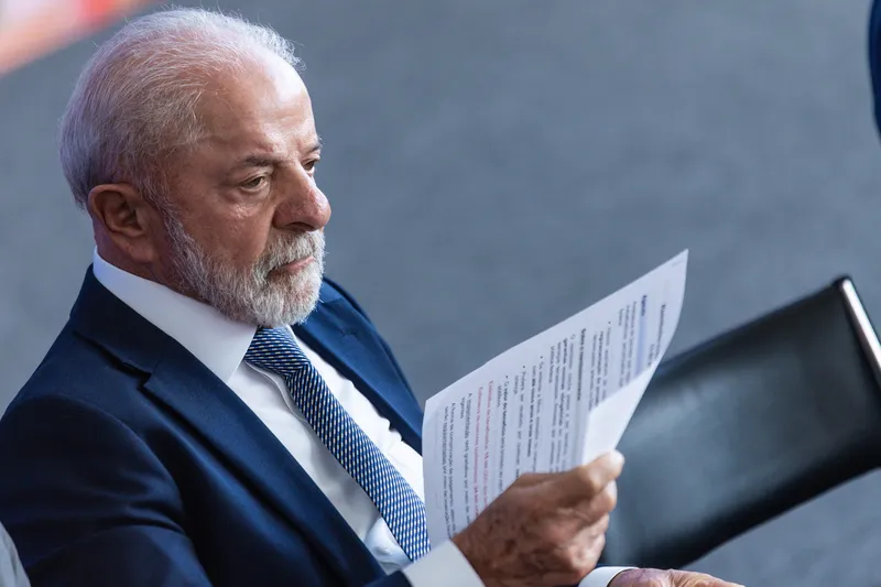 Lula propõe fim da escala 6x1 com urgência constitucional