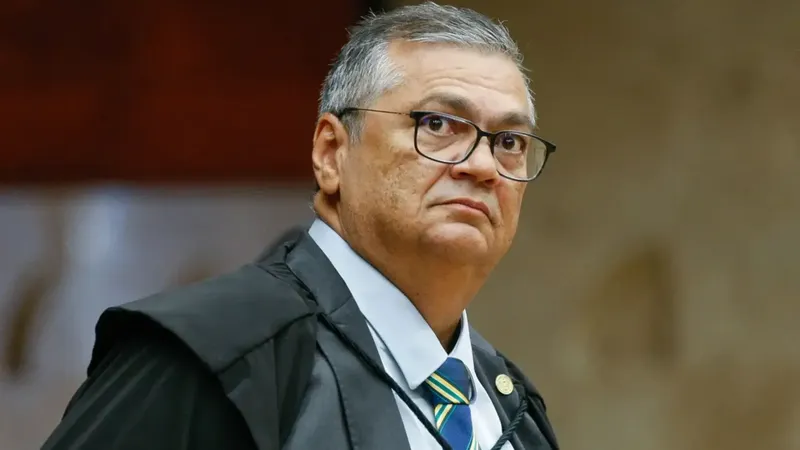 Dino propõe reforma no STF e oposição no Congresso reage