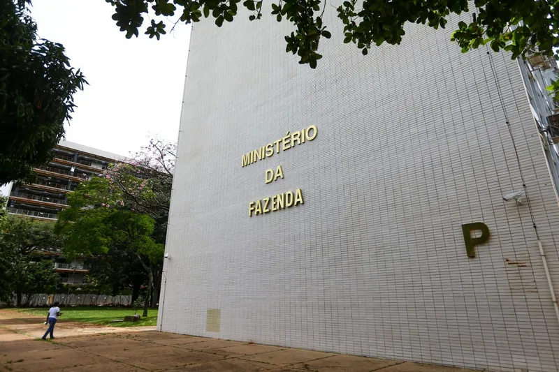 Déficit Primário Atinge R$ 73,7 Bilhões em Março, Maior da História