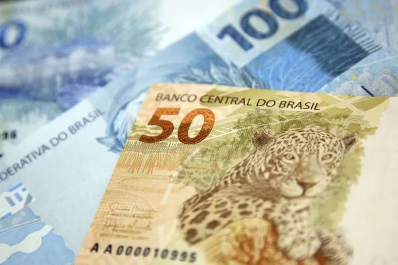 Déficit de estatais federais mais que dobra no primeiro trimestre