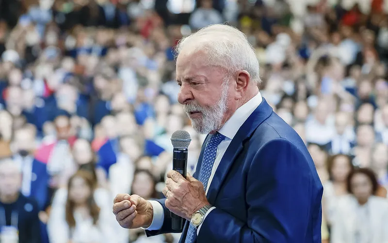 Lula afirma economia brasileira boa, culpa percepção da sociedade