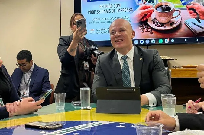 Oposição define agenda 2026 com corte de impostos e freio ao STF