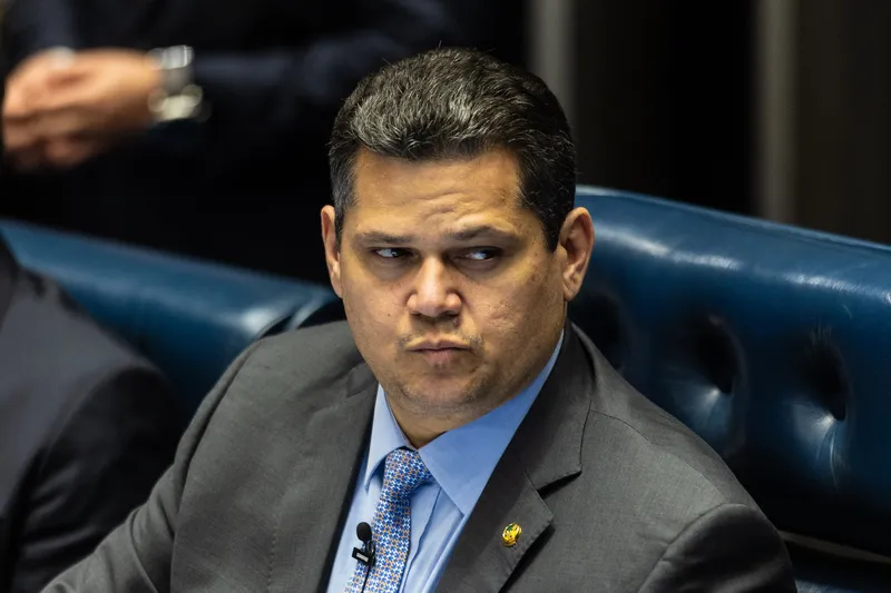 Congresso derruba veto de Lula e libera emendas para 3.100 municípios
