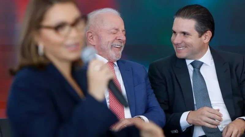 Lula celebra harmonia com Congresso, mas Alcolumbre falta ao Planalto