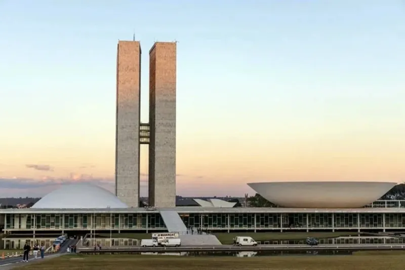 Congresso analisa derrubar veto de Lula e liberar repasses municipais
