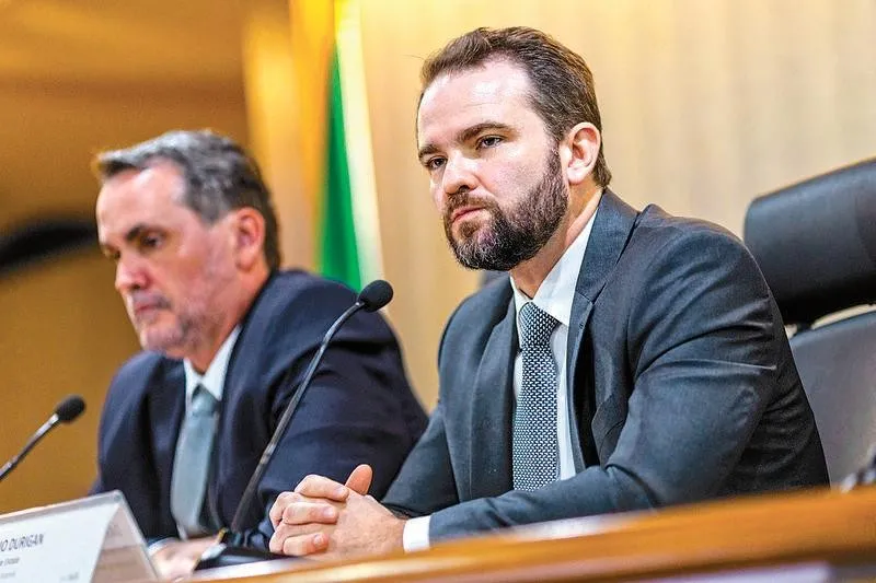 Governo bloqueia R$ 23,7 bi, mas déficit de R$ 60,3 bi permanece