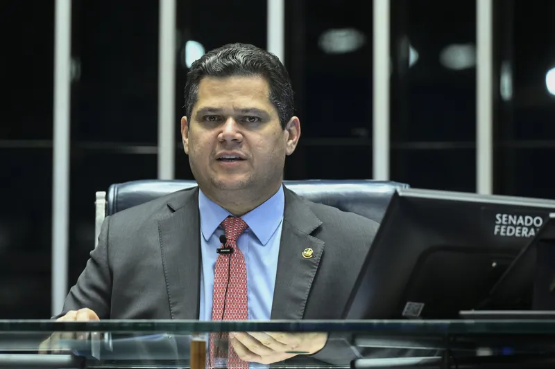 Pesquisa espontânea coloca Lula com 32,8% e 33,1% de indecisos