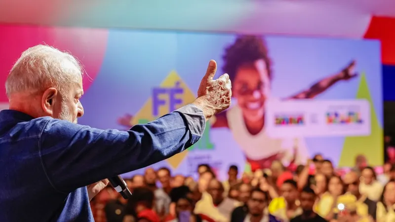 Lula afirma dívida social 'impagável' e enfrenta críticas sobre gastos