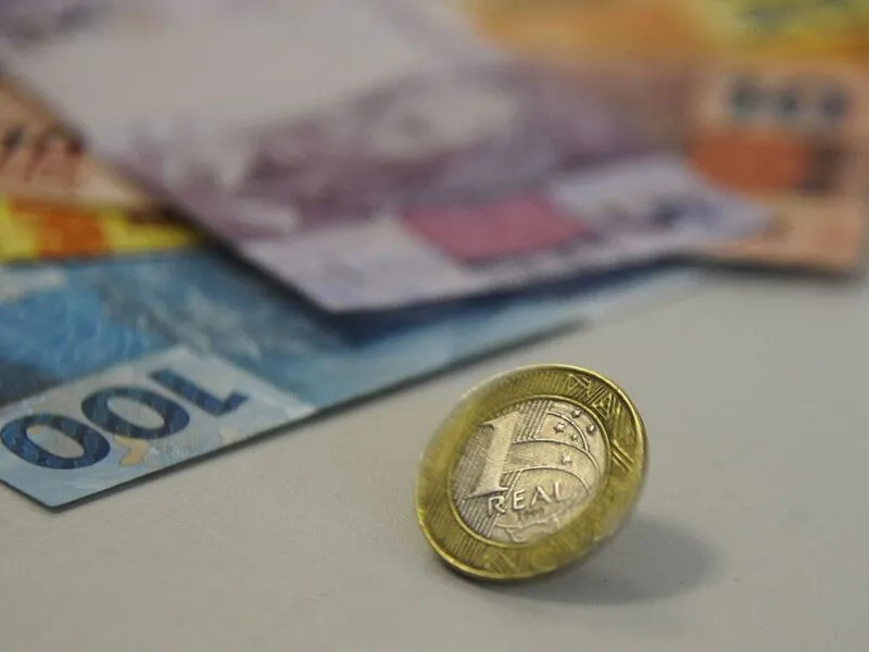 CNI projeta déficit de R$ 55,3 bi em 2026 e reduz expectativa da Selic