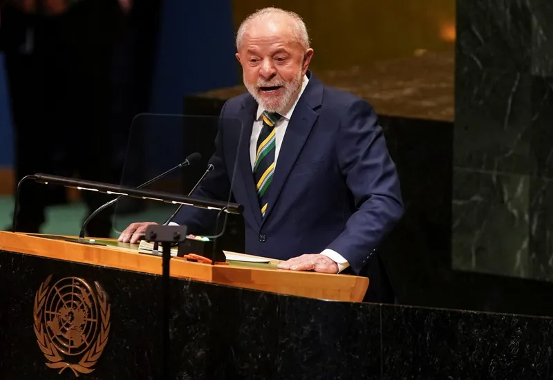 Lula critica indústria de desconfiança e questiona repetição de déficit fiscal