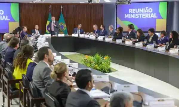 16 ministros deixam o governo Lula para disputar eleições