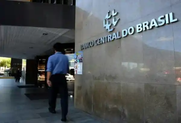 Selic cai, inflação sobe: o dilema econômico em abril